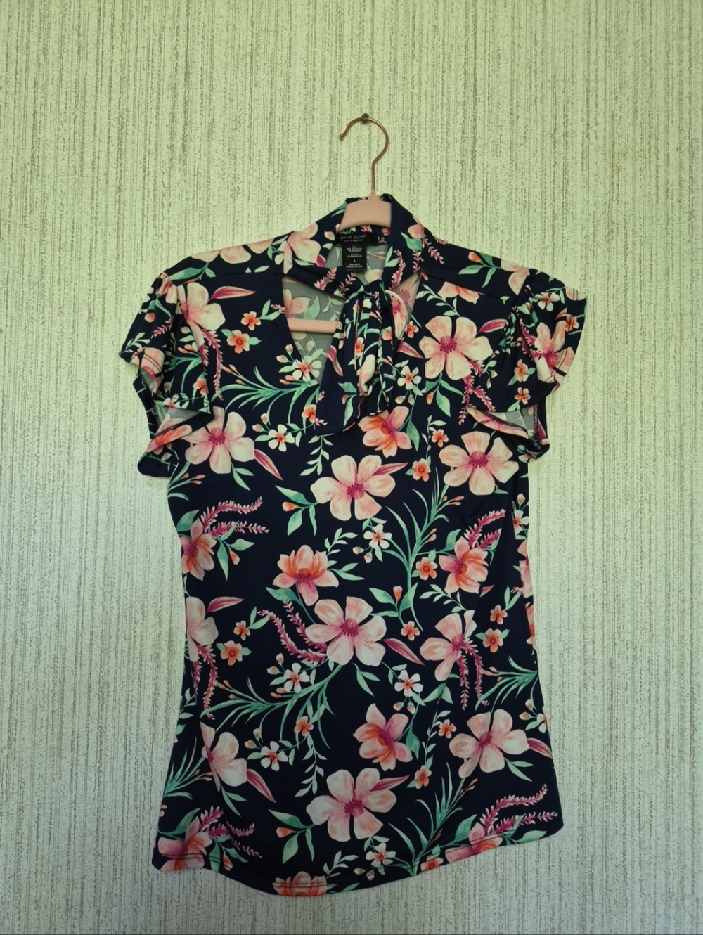Love Ryan Size Small Navy Blue Floral Blouse Stretchy Neck Tie